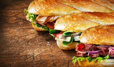 Sandwichs salés avec du pain frais et fait maison tous les jours Vézeronce‑Curtin